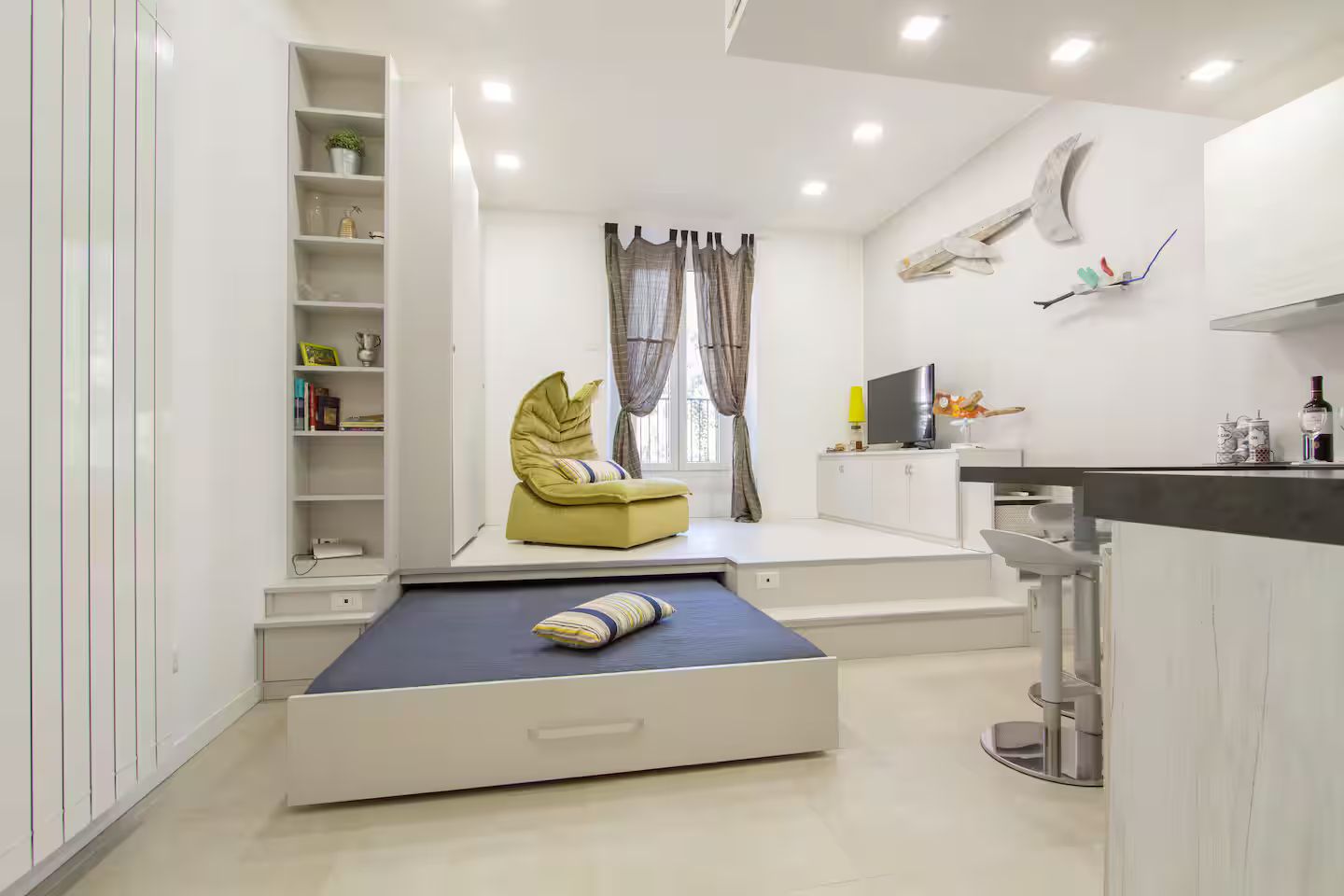 Miniloft Plinio Milano - soggiorno di design con arte originale